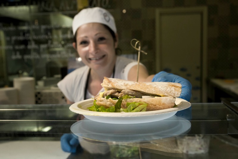 I Magnifici: sgombro dei Rosellini in mini-baguette con cipollotto e maionese vegana