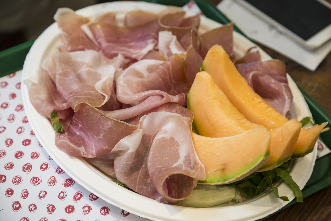 Un po' di prosciutto e una fetta di melone